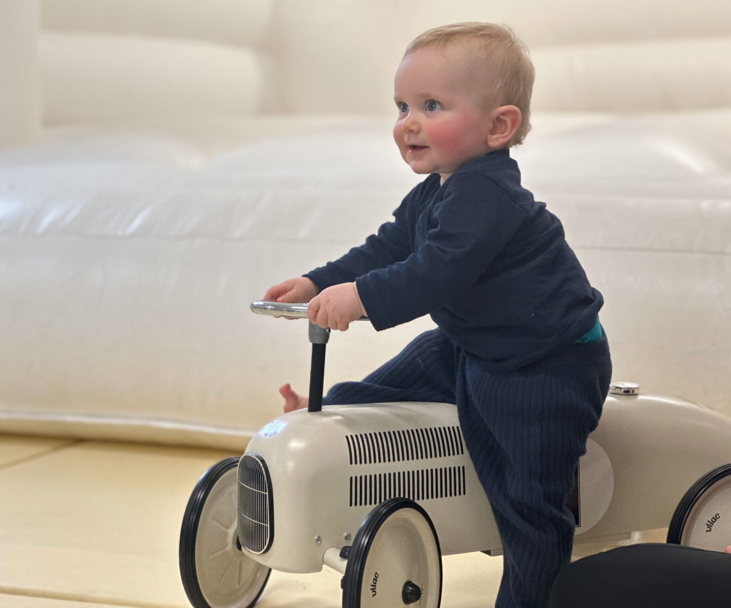 Vintage Ride-On Cart - Image 5